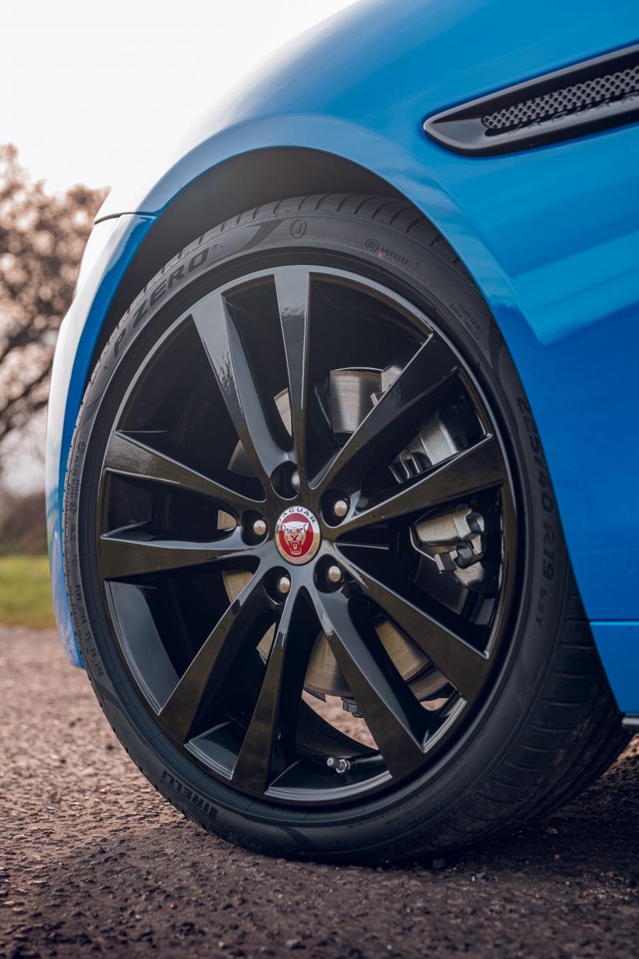 Колеса Jaguar XE R-Dynamic Reims Edition 2020 года  (UK) (фото 79 из 84)